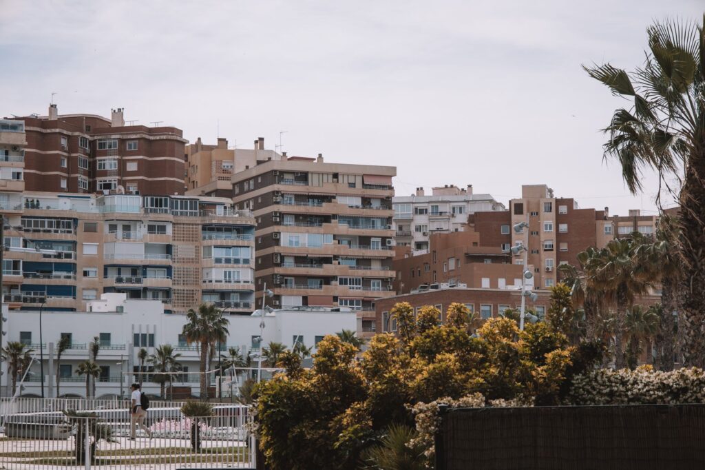 Cómo obtener un permiso de residencia en España: guía completa
